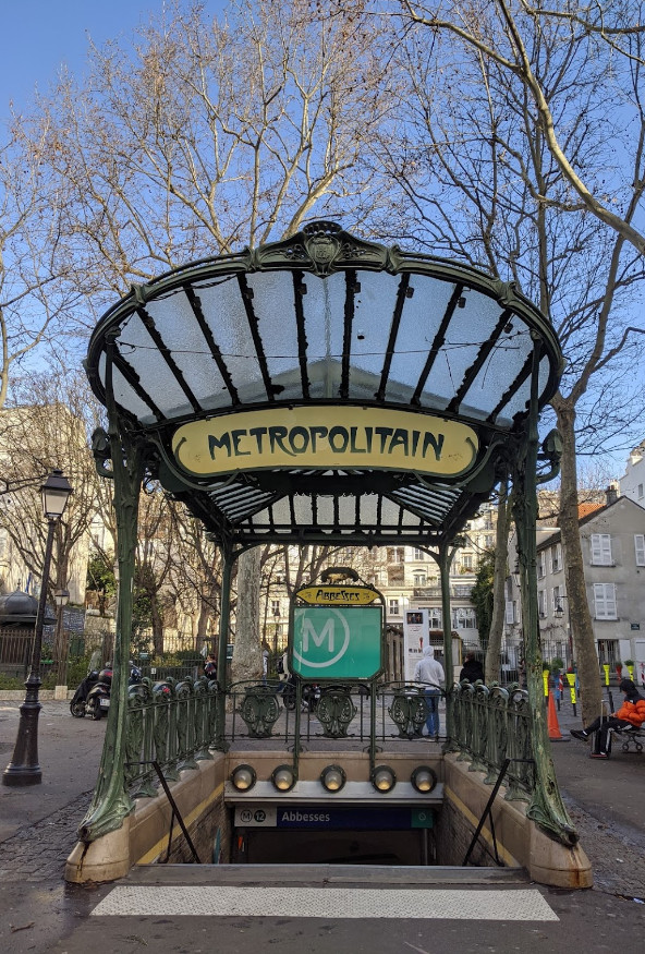 Станция парижского метро Аббес (Abbesses) 1913г. дизайн входа Эктор (Гектор) Гимар (Hector Guimard)